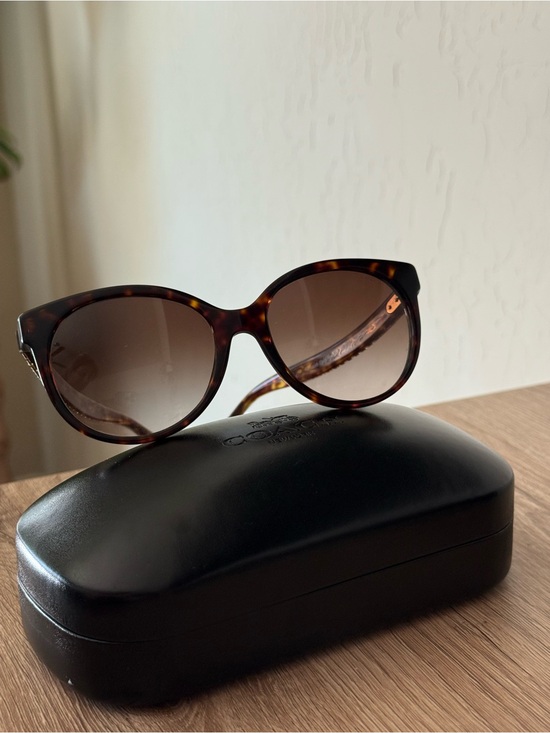 Coach Accessories - Coach Tortoiseshell Sunglasses with Gradient Brown Lenses + Hard Shell Case